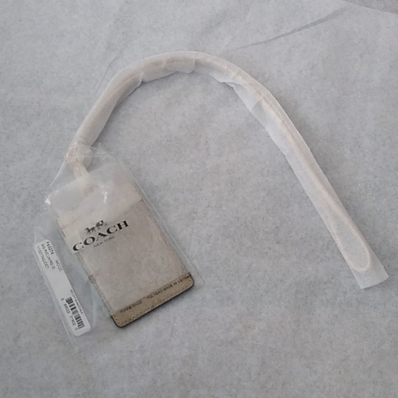 Coach F63274 Signature Canvas Lanyard ID, IM/Light Khaki Chalk - Picture 2 of 5